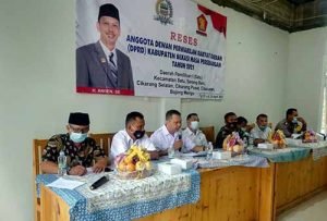 Anggota DPRD Kabupaten Bekasi dari Fraksi Gerindra, Anden saat melakukan reses di Desa Hegarmukti, Kecamatan Cikarang Pusat, Rabu (07/04).