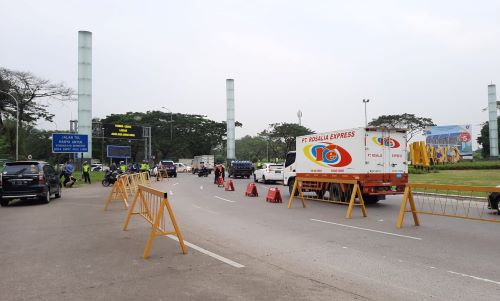 Pos penyekatan PPKM Darurat di Tambun Selatan