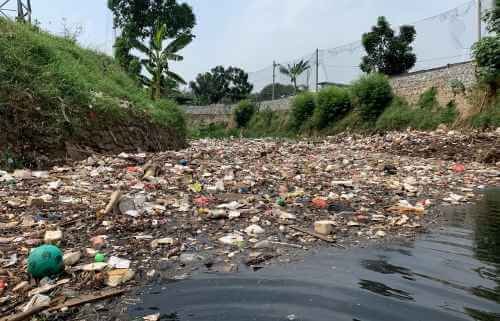 Selain karena tumpukan sampah, pendangkalan juga terjadi di aliran Kali Jambe, Kelurahan Jatimulya, Kecamatan Tambun Selatan