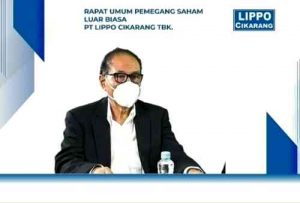 Presiden Komisaris PT Lippo Cikarang Tbk Theo L Sambuaga saat memimpin hasil Rapat Umum Pemegang Saham Luar Biasa (RUPSLB) yang dilaksanakan pada Rabu 13 Oktober 2021 di Jakarta