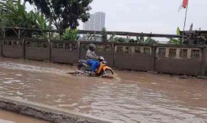 Genangan di Jalan Inspeksi Kalimalang