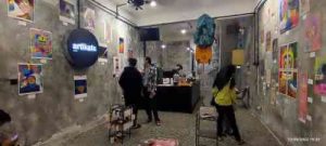 Pameran tunggal lukisan karya Aysha Farrell dengan tema ‘True’ selesai digelar dari tanggal 11 – 13 Maret 2022 di kedai Artikata Drinks, Marrakash Square, Kecamatan Babelan.