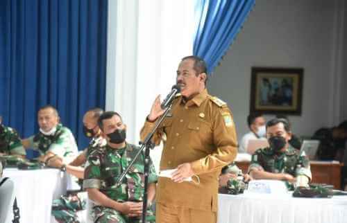 Plt Bupati Bekasi Ahmad Marjuki saat menghadiri Rapat Koordinasi Evaluasi Tahunan Satgas Citarum Harum, bertempat di Aula Gedung Sate, Bandung, pada Senin (04/04) kemarin.