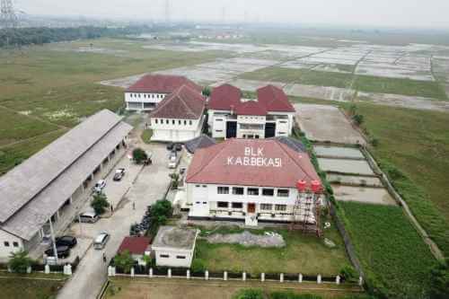 Gedung Unit Pelaksana Teknis Dinas (UPTD) Balai Latihan Kerja (UPTD BLK) Kabupaten Bekasi di Desa Sriamur, Kecamatan Tambun Utara | Foto: Yubunk