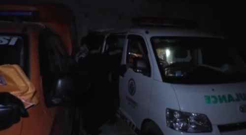 Proses evakuasi jenazah korban oleh Tim Identifikasi Polres Metro Bekasi, Selasa (17/05) malam