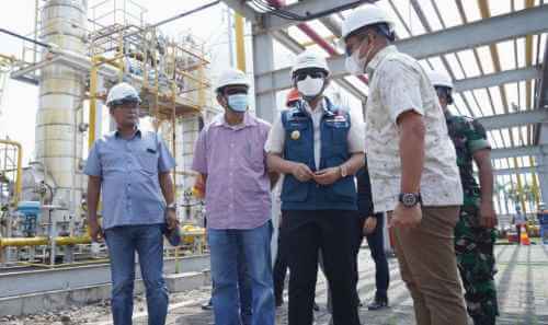 Pj Bupati Bekasi Dani Ramdan saat melakukan kunjungan kerja ke Kilang LPG BBWM di Desa Kedung Pengawas, Kecamatan Babelan