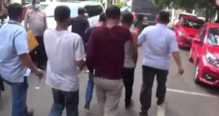 Guna proses penyelidikan lebih lanjut, 10 orang tedruga pelaku curanmor yang berhasil diamankan digelandang anggota Polres Metro Bekasi ke Polda Metro Jaya.