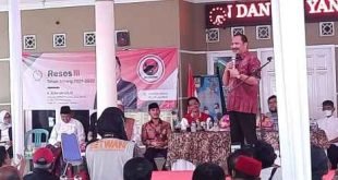 Reses III Tahun Sidang 2021-2022 Anggota DPRD Provinsi Jawa Barat Jejen Sayuti di halaman Kantor Desa Sukadami, Rabu (13/07).