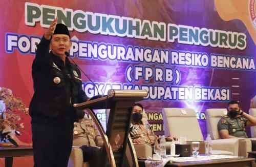 Pj Bupati Bekasi, Dani Ramdan saat menghadiri pengukuhan pengurus Forum Pengurangan Resiko Bencana (FPRB) Tingkat Kabupaten Bekasi, Kamis (28/07).