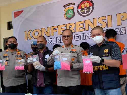 Polisi Dan Bea Cukai Bongkar Jaringan Narkoba Internasional - Berita ...