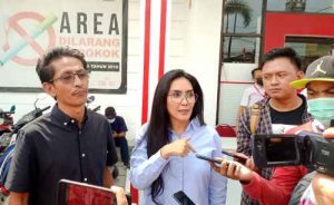 Rieke Diah Pitaloka saat ditemui usai melakukan kunjungan kerja ke Palang Merah Indonesia (PMI) Kabupaten Bekasi di Jl. Teuku Umar, Kecamatan Cibitung.