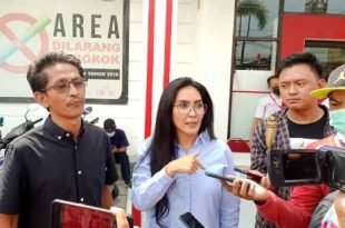 Rieke Diah Pitaloka saat ditemui usai melakukan kunjungan kerja ke Palang Merah Indonesia (PMI) Kabupaten Bekasi di Jl. Teuku Umar, Kecamatan Cibitung.