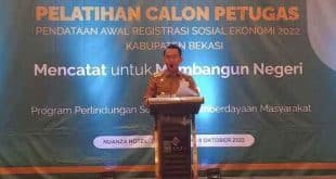 Pj Bupati Bekasi Dani Ramdan saat membuka kegiatan Pelatihan Calon Petugas Pendataan awal Regsosek Kabupaten Bekasi, Senin (26/09).
