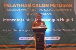 Pj Bupati Bekasi Dani Ramdan saat membuka kegiatan Pelatihan Calon Petugas Pendataan awal Regsosek Kabupaten Bekasi, Senin (26/09).