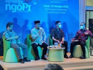 Gubernur Jawa Barat Ridwan Kamil menghadiri acara Synergy Ngopi (Ngobrol Property) yang diadakan oleh Jababeka dan Synergy Group di President University Convention Centre, Jum’at (21/10).