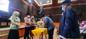 Kegiatan Penandatanganan Naskah Perjanjian Hibah Daerah (NPHD) di Aula KH Noer Ali – Gedung Bupati Bekasi, Kecamatan Cikarang Pusat, Kamis (06/10).