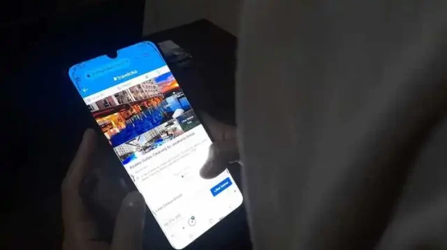 Layaknya hotel, hampir sebagian besar apartemen di Kabupaten Bekasi menyediakan sewa kamar baik harian, bulanan dan tahunan dengan tarif yang jauh lebih murah.