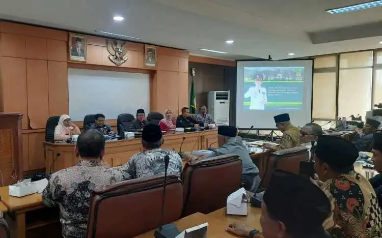 Pemerintah Kabupaten Bekasi menggelar Rapat Fasilitasi Rencana Calon Daerah Pemekaran Otonomi Baru (CDPOB) di Ruang Rapat KH. Raden Ma’mun Nawawi, Kamis (22/12).