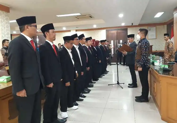 Penjabat Bupati Bekasi Dani Ramdan Berikan Tugas Khusus Kepada Dewan Pendidikan Kabupaten Bekasi Perihal Peningkatan RLS Kabupaten Bekasi.