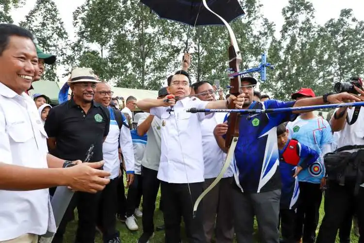 Turnamen yang bertajuk 1st West Java Archery League 2023 tersebut, diikuti sebanyak 620 atlet panahan yang berasal dari 25 Kota/Kabupaten se-Jawa Barat dengan merebutkan sebanyak 36 medali.