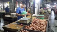 Harga sejumlah bahan pokok seperti telur dan daging ayam di pasar tradisional Kabupaten Bekasi terpantau mulai merangkak naik jelang Ramadhan
