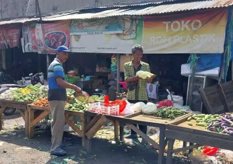 Empat hari pasca Lebaran, aktivitas pedagang di Pasar Baru Cikarang sudah mulai menggeliat, Rabu (26/04).