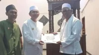Pj Bupati Bekasi Dani Ramdan mengikuti kegiatan Tarawih Keliling (Tarling) di Masjid Jamie Al-Hidayah Perum Papan Mas, Desa Mekarsari Kecamatan Tambun Selatan