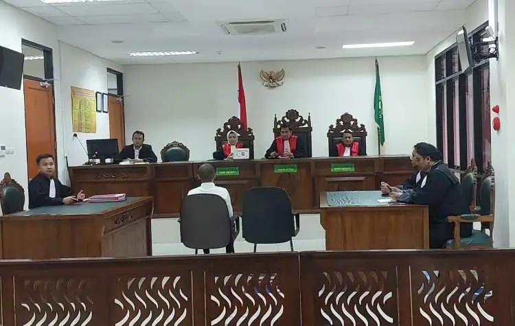 Sidang kasus dugaan penggelapan yang dilakukan Direktur PT Citra Prastasi Konsorindo (Cipako) Cabang Sampang Muhammad Faisol dengan agenda pembacaan tuntutan yang digelar pada Rabu 21 Juni 2023 sore di Pengadilan Negeri Cikarang