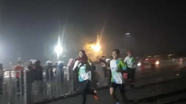Peraih tiga medali emas ajang Porprov Jawa Barat 2022 dari Cabor atletik Anjasari Dewi saat mengikuti Cikarang Night Run 5K. Event ini digelar dalam rangka Hari Jadi Kabupaten Bekasi ke-73 dan HUT Kemerdekaan RI ke-78 di Central Park Meikarta.