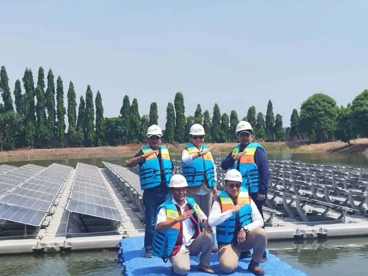 Pabrik di Kabupaten Bekasi diminta untuk menggunakan solar cell dengan membangun PLTS bekerjasama PT BBWM sebagai upaya mengurangi emisi karbon.