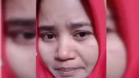 screen shoot video tenaga kerja wanita (TKW) atau pekerja migran indonesia (PMI) asal Cabangbungin, Kabupaten Bekasi, Aas binti Sajam meminta pertolongan untuk pulang ke Indonesia yang viral di media sosial beberapa waktu lalu.