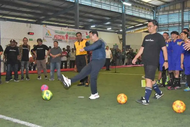 Penjabat Bupati Bekasi, Dani Ramdan membuka kegiatan turnamen Futsal PJ Bupati Cup 2023 Antar Instansi di Sport Center Deltamas, Cikarang Pusat, Kabupaten Bekasi pada Jumat (11/08).