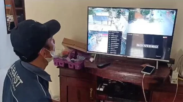 Aksi maling sepeda motor terekam kamera CCTV di Jalan Lemahabang – Tegal Danas, Kampung Pamahan Desa Jatireja, Kecamatan Cikarang Timur.
