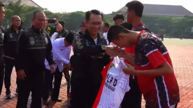 Peluncuran Pusat Pendidikan dan Latihan Olahraga Pelajar Daerah (PPLPD) pada apel peringatan Haornas 2023 di Plaza Pemkab Bekasi, Senin (11/09).