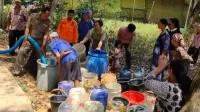 Pendistribusian air bersih di Kampung Korod, Desa Karang Indah, Kecamatan Bojongmangu, Kabupaten Bekasi.