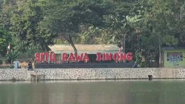 Situ Rawa Binong, salah satu potensi pariwisata di Desa Hegarmukti, Kecamatan Cikarang Pusat, Kabupaten Bekasi.