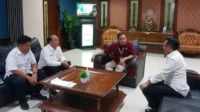 Pj Bupati Bekasi Dani Ramdan bersama Kepala BKPSDM, Abdillah dan Kepala Bidang Pengadaan, Pemberhentian dan Data, Opan Sofwan, mengunjungi Kantor Kementerian PAN-RB) di Jakarta, pada Rabu (20/09) kemarin.