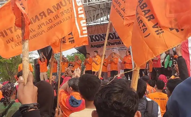 Konsolidasi Akbar Partai Buruh se-Provinsi Jawa Barat yang diselenggarakan di Stadion Mini Cikarang, Kabupaten Bekasi, Sabtu (23/09) siang.