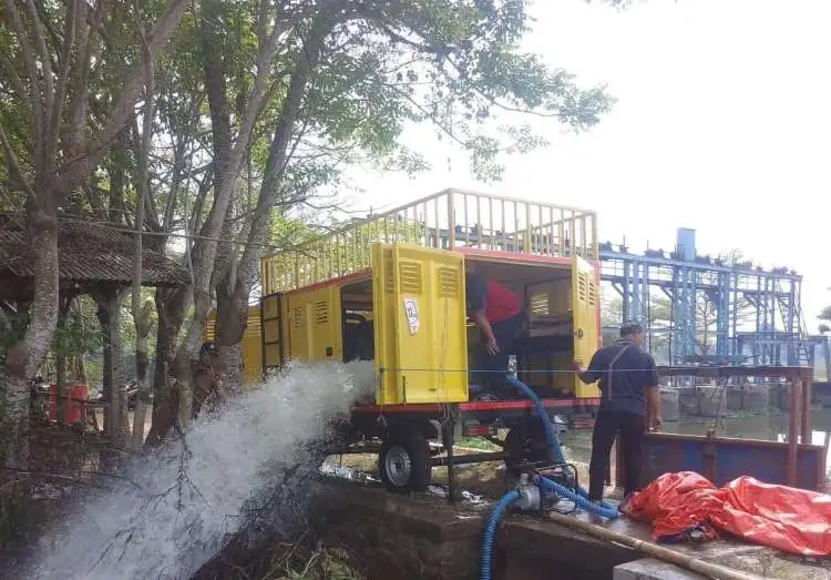 Penambahan debit air, perbaikan tanggul hingga pompanisasi terus digencarkan oleh Pemerintah Kabupaten Bekasi untuk membantu petani terhindar dari puso.