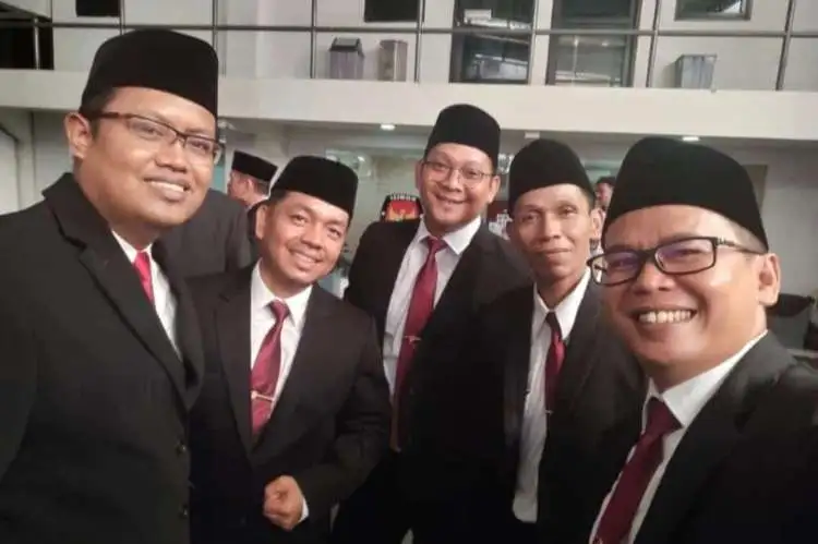 Lima komisioner KPU Kabupaten Bekasi periode 2023–2028 resmi dilantik di Jakarta pada Senin (30/10) sore. Adapun kelima komisioner itu yakni Ali Rido, Burani, Hasan Badriawan, Khirouddin dan Muchamad Iqbal.