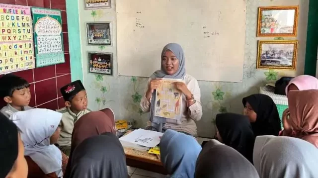 Patriot Desa Kabupaten Bekasi bersama sejumlah elemen warga mendirikan Taman Baca Masyarakat berbasis TPQ di Kampung Kalendroak, Desa Sumbersari, Kecamatan Pebayuran.