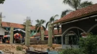 Makam KH Ma’mun Nawawi di Komplek Pondok Pesantren Al-Baqiyatus Sholihat, Kecamatan Cibarusah direvitalisasi Pemerintah Kabupaten Bekasi.