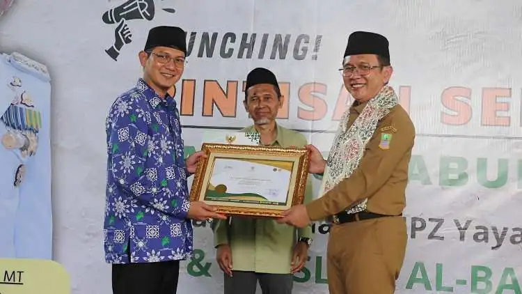 Pemerintah Kabupaten Bekasi bersama Badan Amil Zakat Nasional (Baznas) menggulirkan program Rintisan Sekolah Zakat