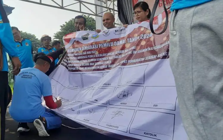 Komitmen Deklarasi Pemilu Damai Tahun 2024: Sejumlah tokoh lintas agama di Kabupaten Bekasi sepakat menolak penggunaan tempat ibadah untuk kegiatan politik praktis.