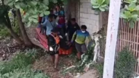 Korban hanyut akibat banjir luapan saluran air di Taman Sentosa, Kecamatan Cikarang Selatan akhirnya ditemukan di aliran Sungai Ciherang, Desa Karang Satu, Kecamatan Karangbahagia.