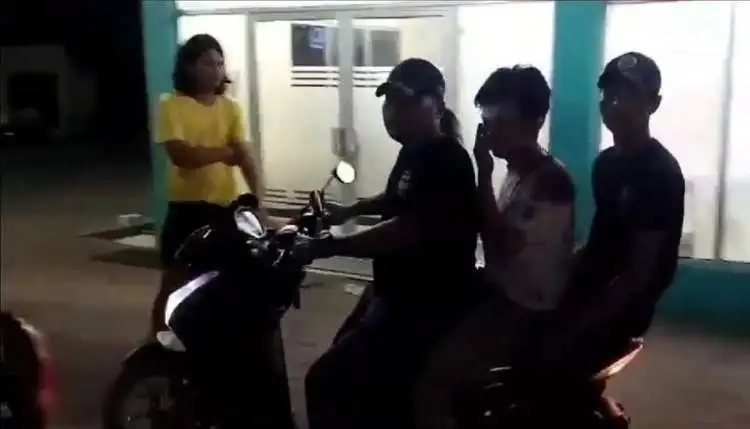 Seorang remaja anggota geng motor diamankan  usai komplotannya menggelar konvoi sambil menenteng senjata tajam di Keluarahan Setia Asih, Kecamatan Tarumajaya