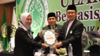 Program Pendidikan Kader Ulama (PKU) yang diselenggarakan oleh Majelis Ulama Indonesia (MUI) Kabupaten Bekasi berhasil mencetak 39 Ulama Ahli Tafsir Berbasis Informasi Teknologi (IT) pada wisuda perdana tahun 2023.