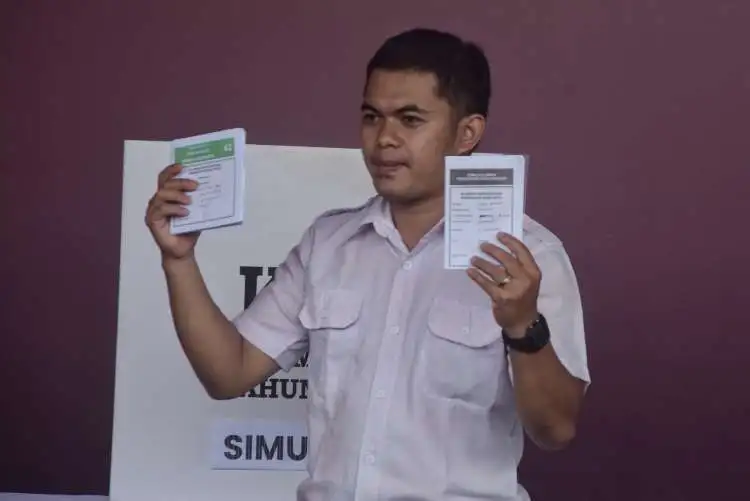 KPU Kabupaten Bekasi menggelar simulasi Pemungutan dan Perhitungan Suara Pemilu 2024 dengan menggunakan aplikasi Sirekap