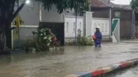 Banjir yang merendam pemukiman warga di Perumahan Bumi Cikarang Makmur, Kecamatan Cikarang Selatan, Kamis (04/01) petang.