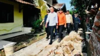 Bantuan untuk sebagian rumah warga yang rusak akibat gempa di Sumedang, Jawa Barat mulai dicairkan. Kini Badan Penanggulangan Bencana Daerah (BPBD) Jawa Barat tengah memverifikasi rumah warga lainnya yang terdampak.